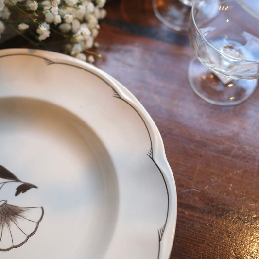 Djup Tallrik med Blomma