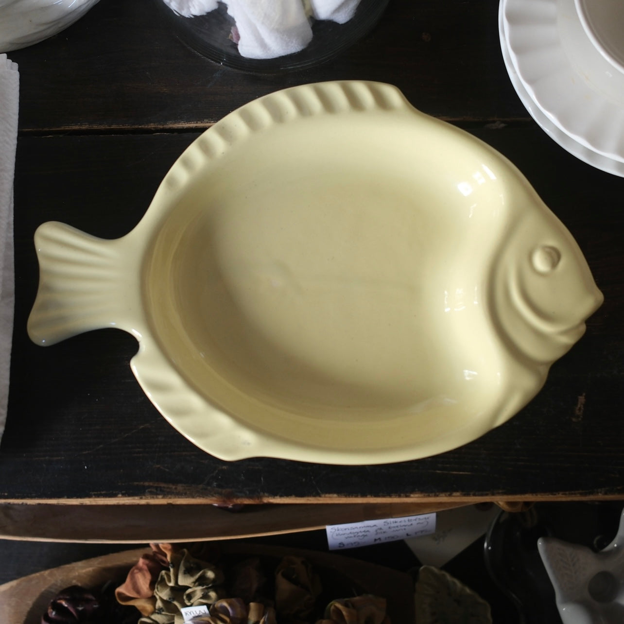 Ljusgult Fiskfat från Jie