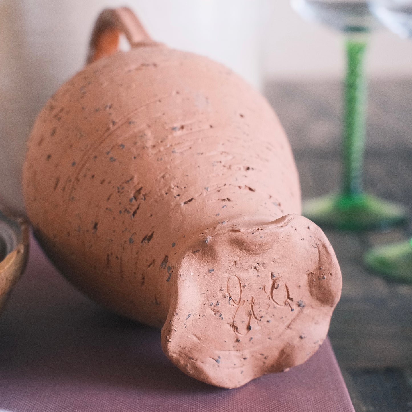 Dekorativ Terracotta kanna