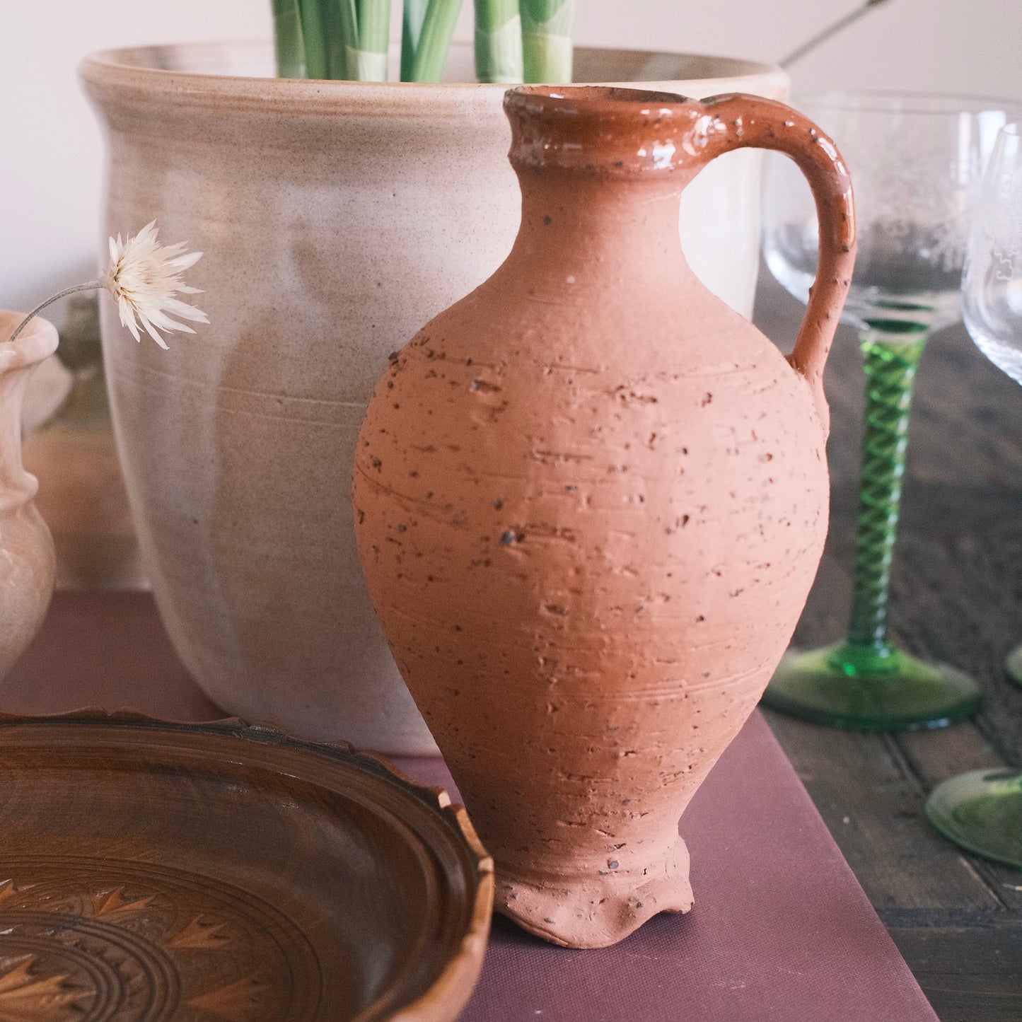 Dekorativ Terracotta kanna