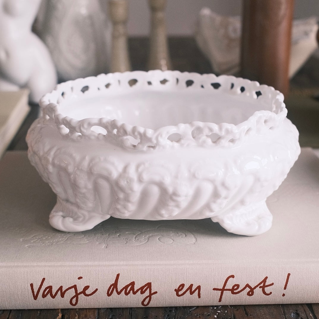 Porslinsskål med Spetskant