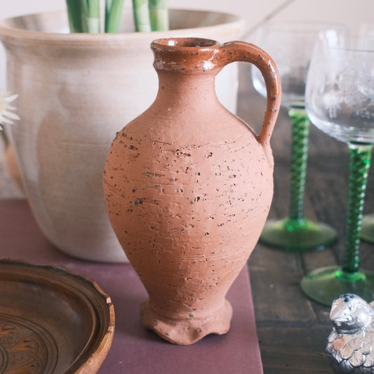 Dekorativ Terracotta kanna