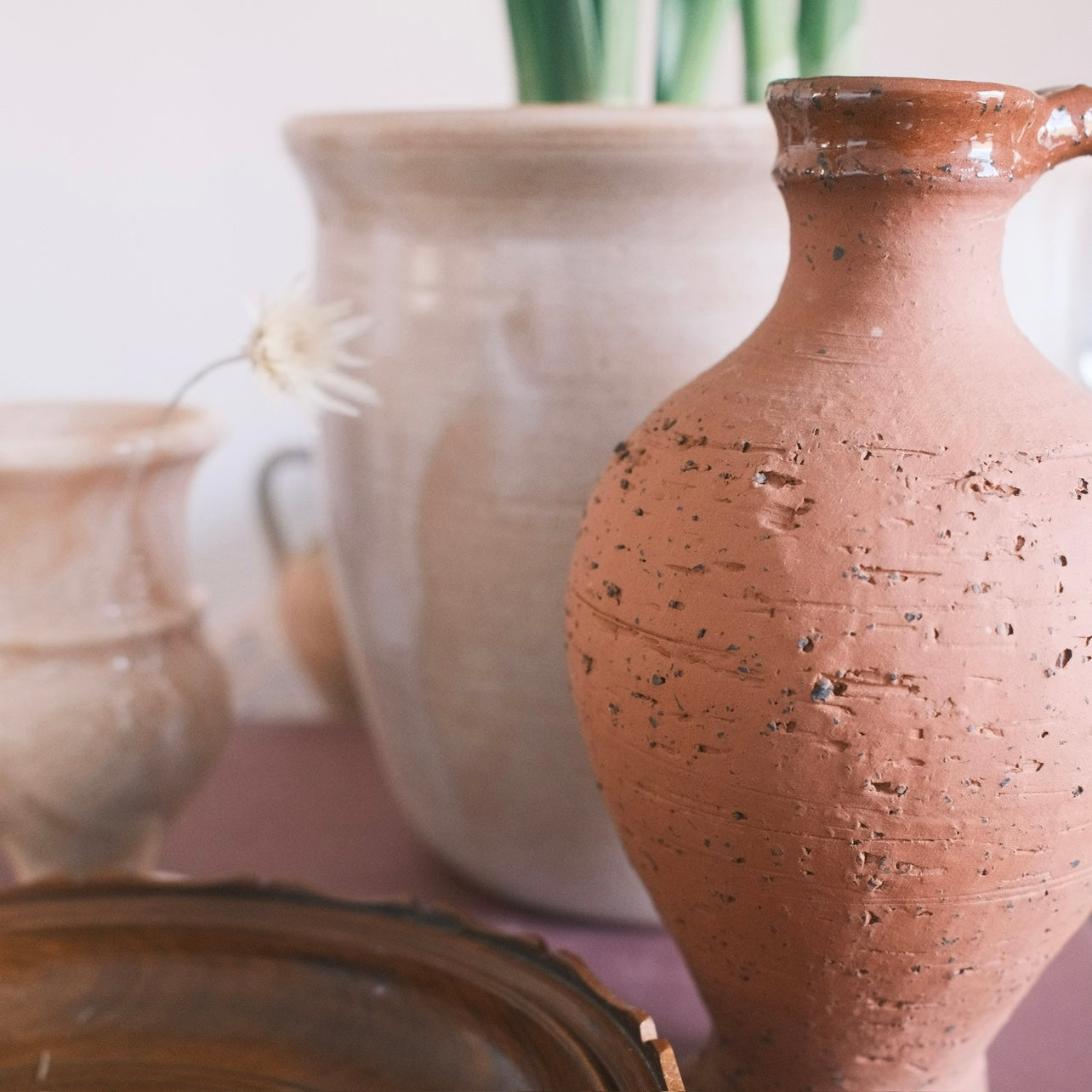 Dekorativ Terracotta kanna