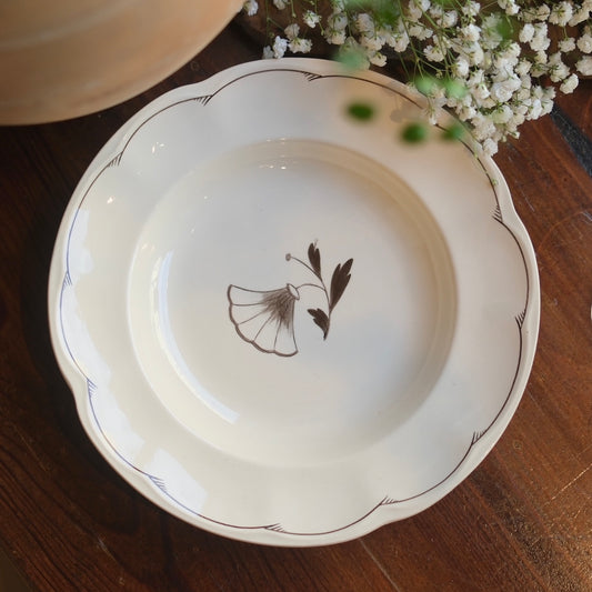 Djup Tallrik med Blomma